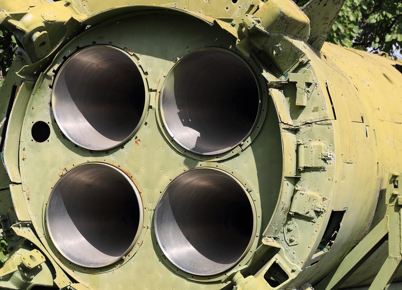 Telegram云控系统实名账号：实名制下的网络运营，如何平衡数据和隐私的管理