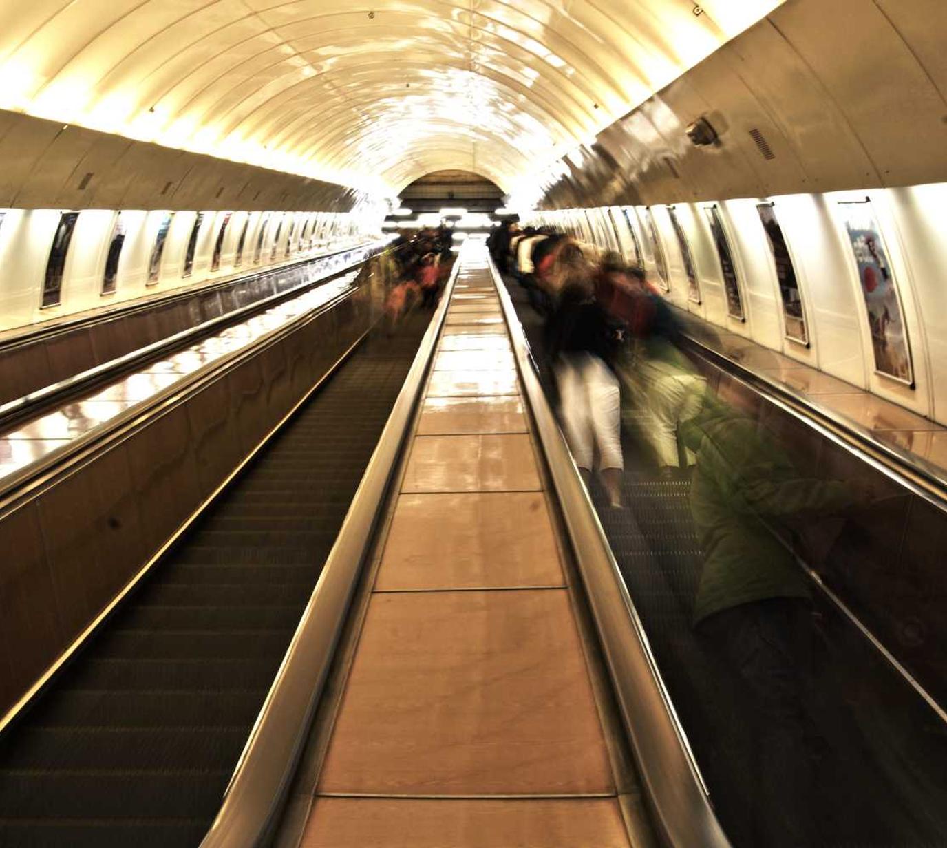 拼多多实名账号：流量卡的信号锁定问题怎样解决？